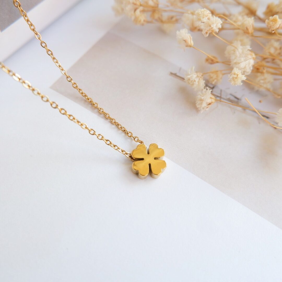 Dainty Clover Necklace
