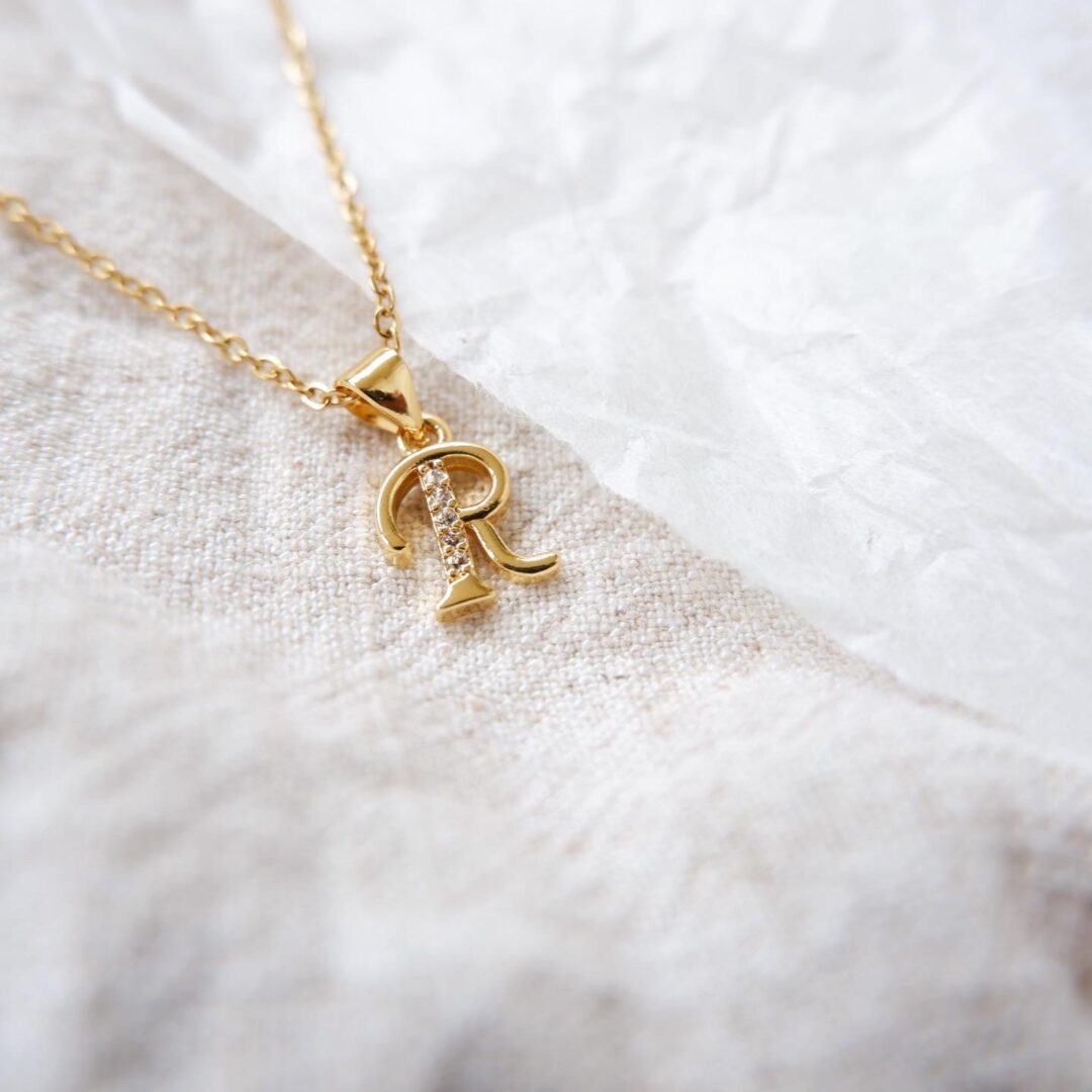 Letter R necklace - Image 2